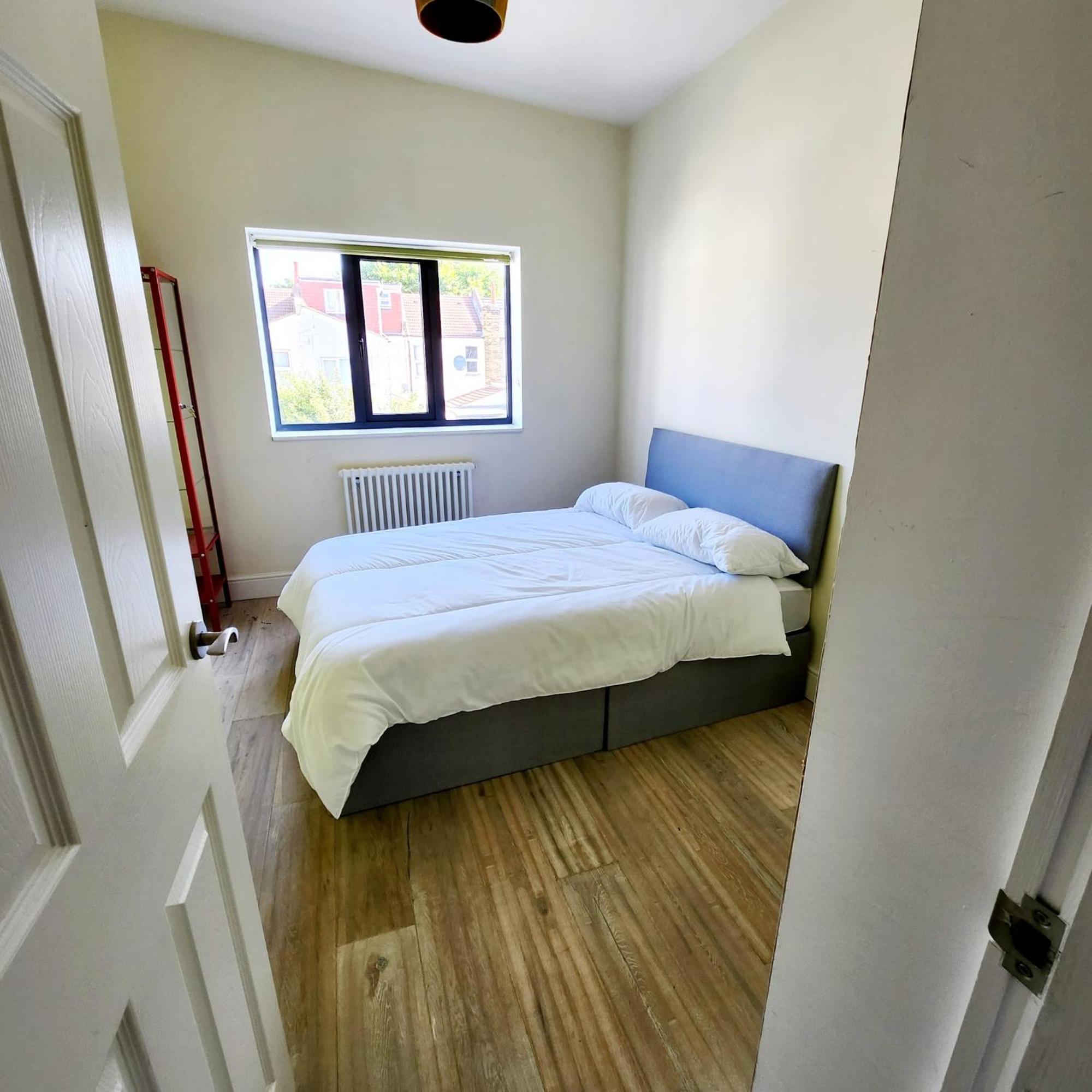 Contemporary 3 Bed House With Spacious Garden Close To Stratford & Canary Wharf London Room photo